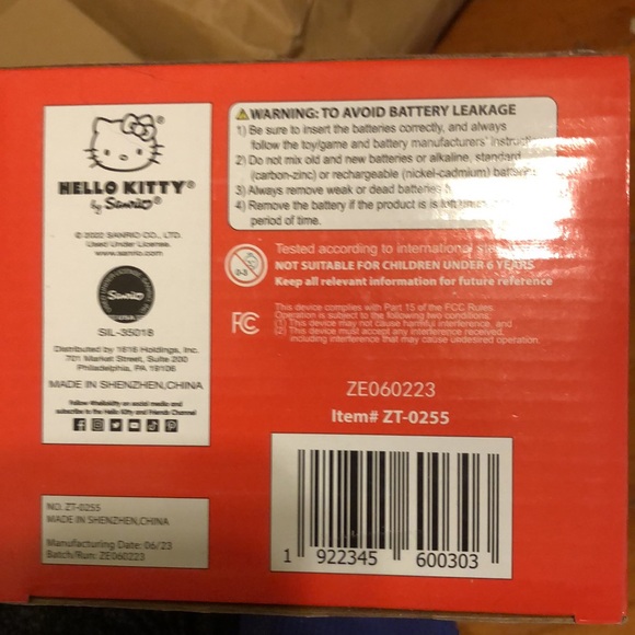 NIB Hello Kitty that dances and talks - Picture 5 of 5